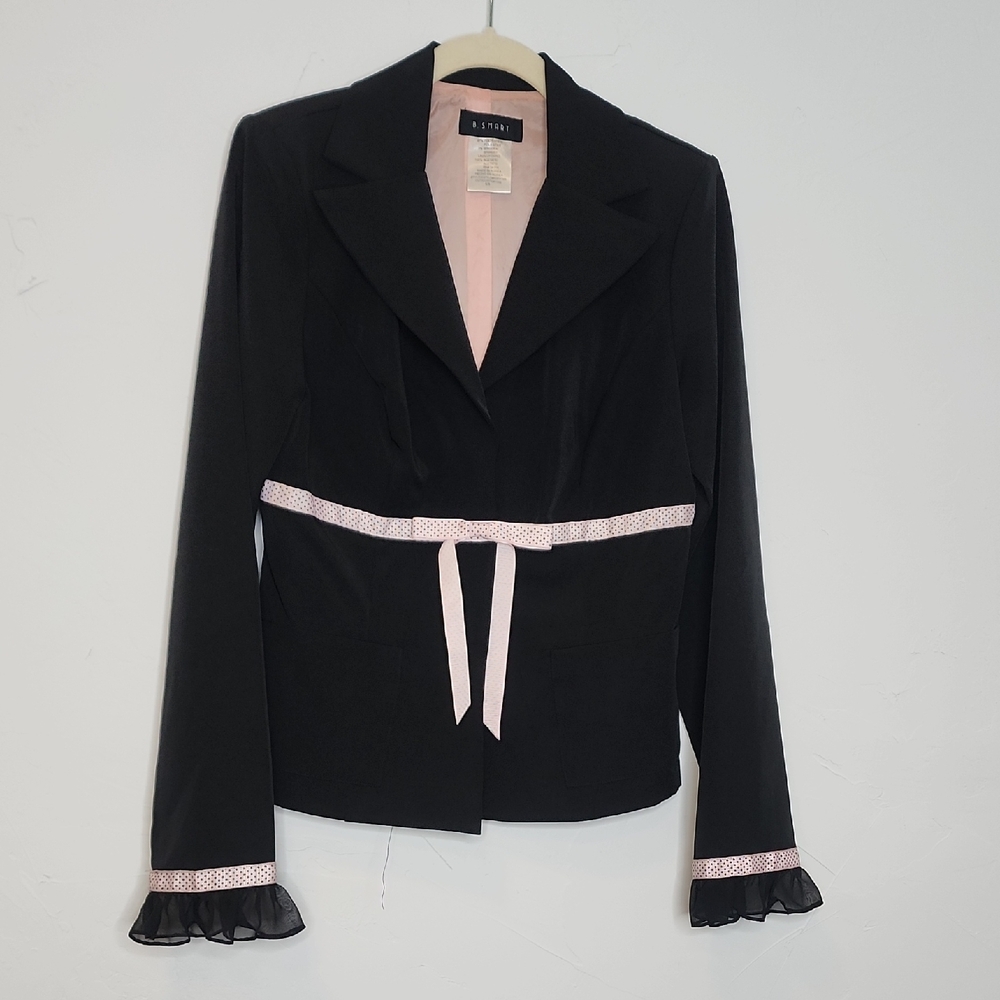 Vintage 5/6 B smart black blazer with pink bow.   B80